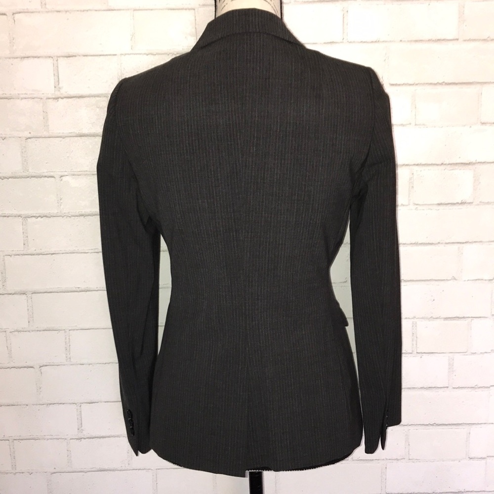 Banana Republic pinstripe suit - Picture 4 of 8